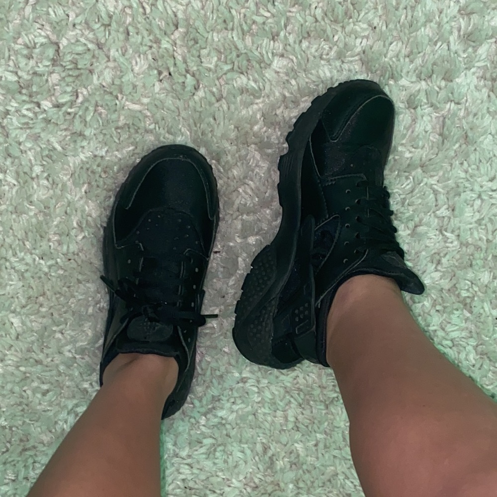 Black Nike huaraches US size 7